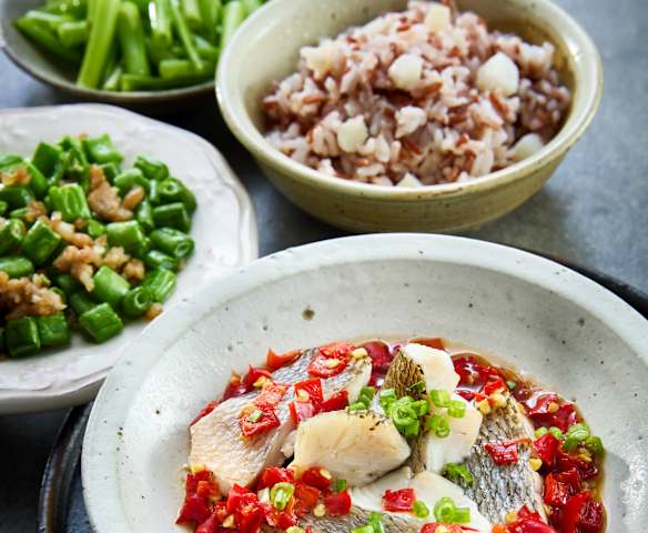 晚餐（剁椒鲈鱼、肉末四季豆、拌空心菜、山药红米饭）