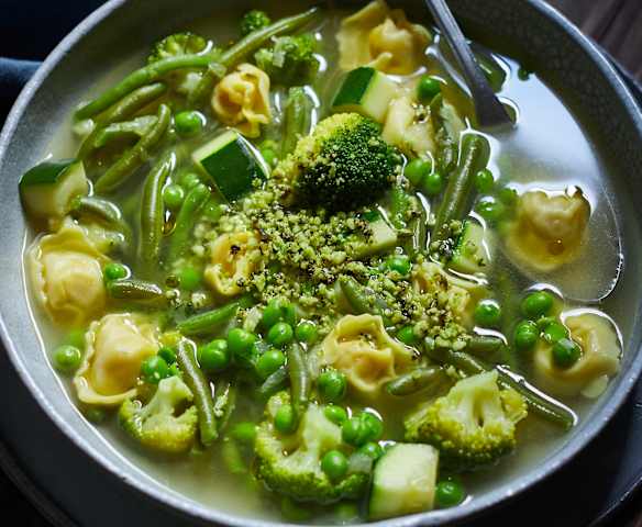 Minestrone mit Tortellini