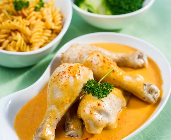 Kuře na paprice s těstovinami