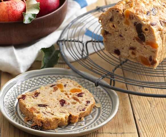 Apfelbrot mit Dörrfrüchten