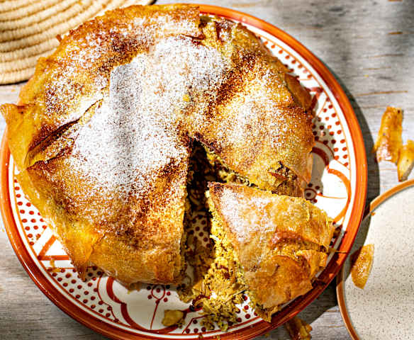 Pastilla au poulet, aux amandes et à la cannelle