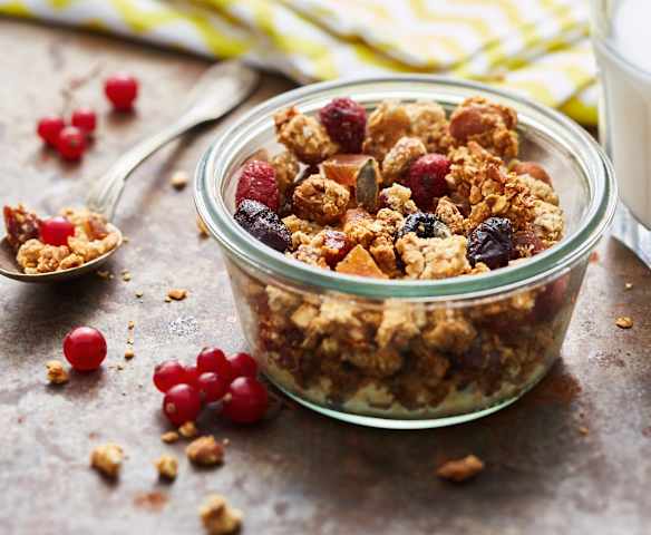 Granola aux fruits et noix de coco