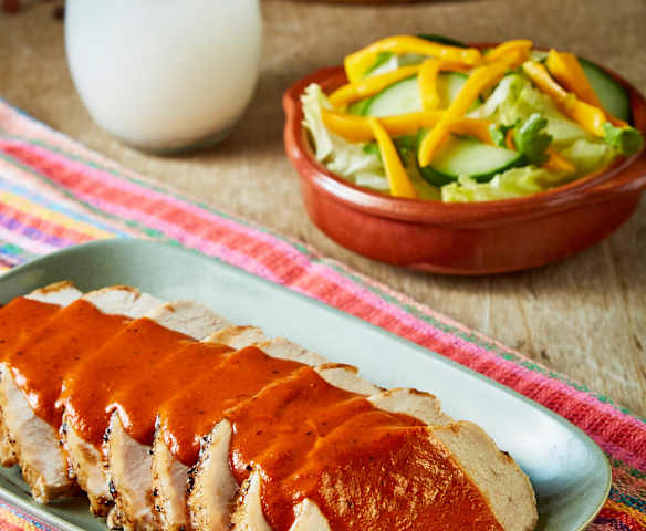 Cerdo con salsa de chile guajillo y mango