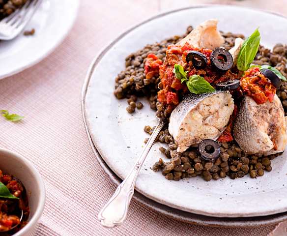 Pesce al vapore; lenticchie speziate; salsa ai peperoni (Bimby Friend)