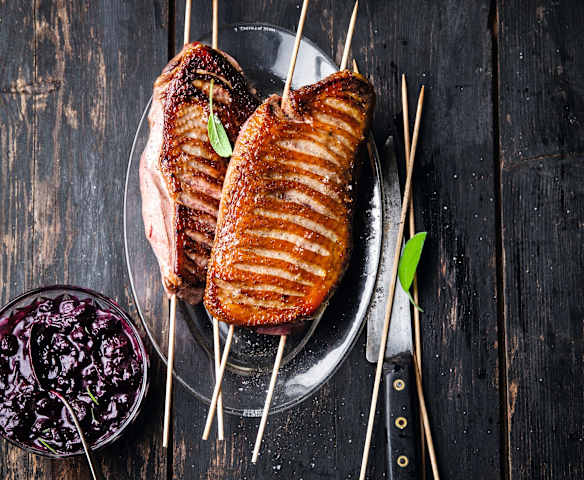 Magrets de canard, sauce aux myrtilles