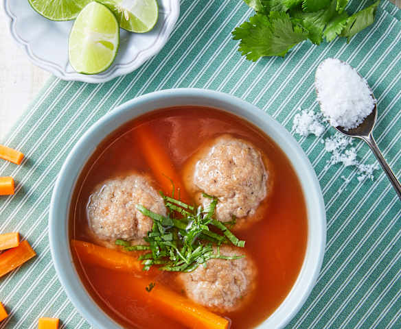 Sopa de albóndigas