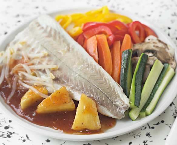 Lubina con verduritas crujientes y salsa agridulce