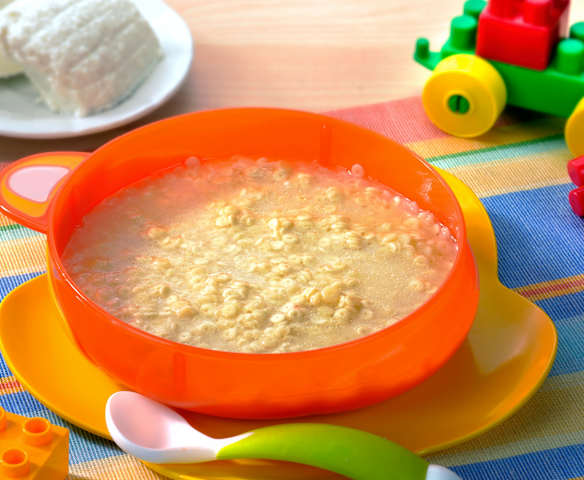 Supă de carne cu paste și ricotta (7-9 luni)