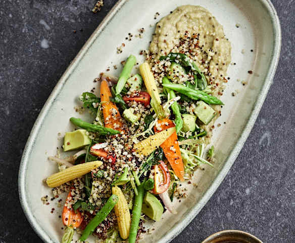 藜麦配蔬菜佐意大利黑醋酱汁