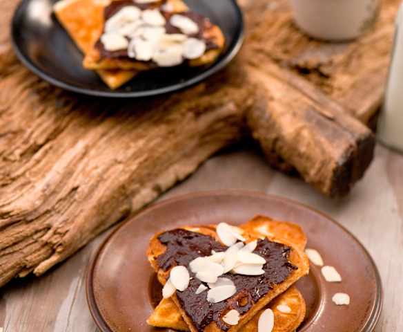 Gofry bananowe z kremem czekoladowo-orzechowym