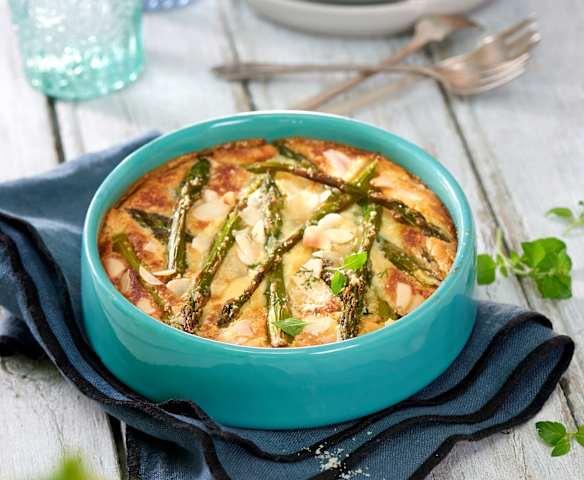 Clafoutis aux asperges vertes, amandes et parmesan