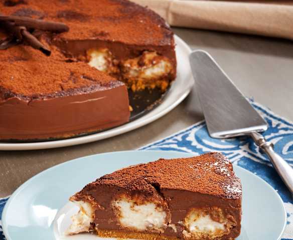 Torta al cioccolato con profiteroles