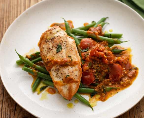 Piept de pui în sos pizzaiola