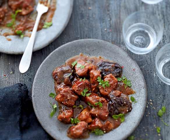 Agneau confit aux pruneaux