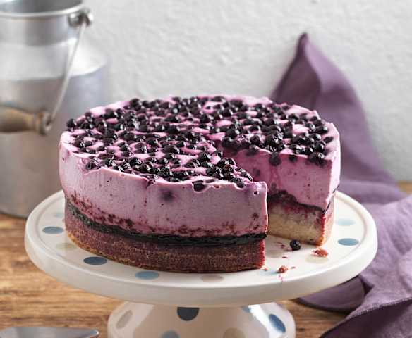 Tiroler Joghurttorte mit Schwarzbeeren Tiroler Joghurttorte mit Schwarzbeeren