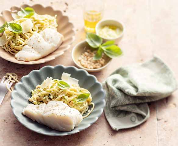 Pesto de courgette, pâtes et poisson vapeur