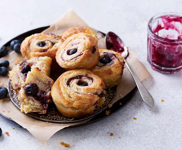 Cruffins de arándanos