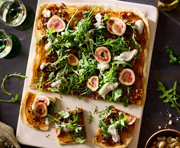 Veganer-Kürbis-Flammkuchen