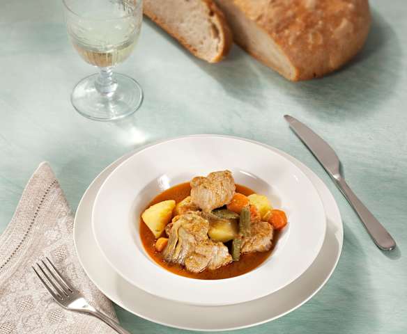 Guiso de patatas y alcachofas con cordero