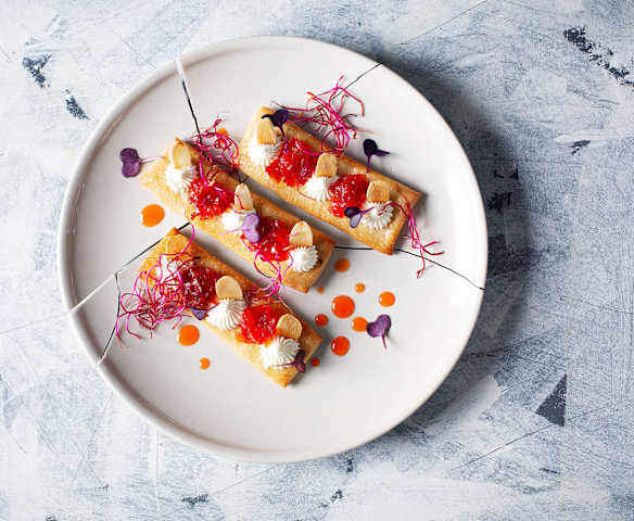 Minicocas con confitura de pimiento