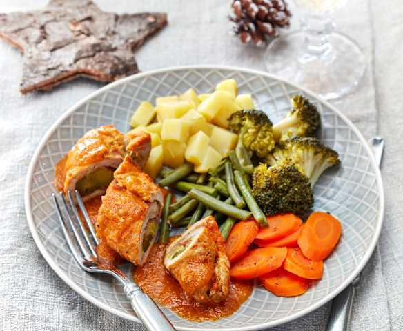 Puten-Rouladen auf Gemüse