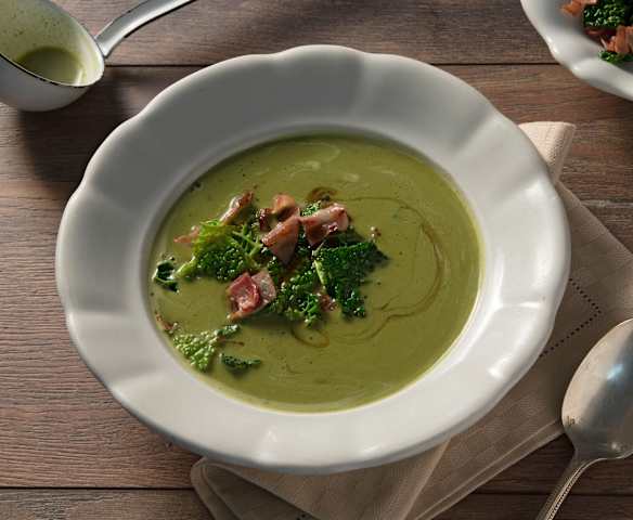 Cremige Kohlsuppe mit Schinken und Balsamico