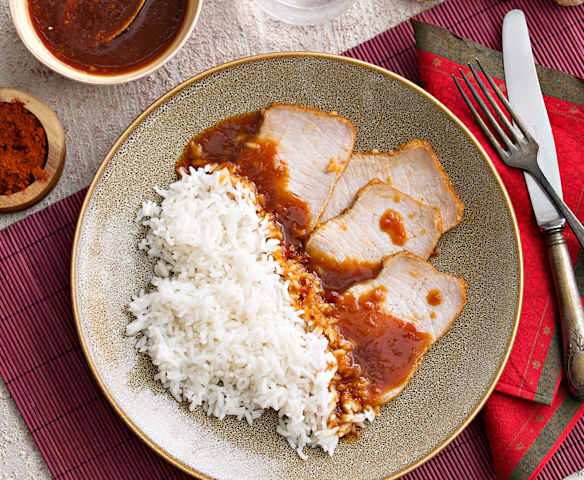 Lomo en salsa Thai con arroz al vapor en cocción lenta