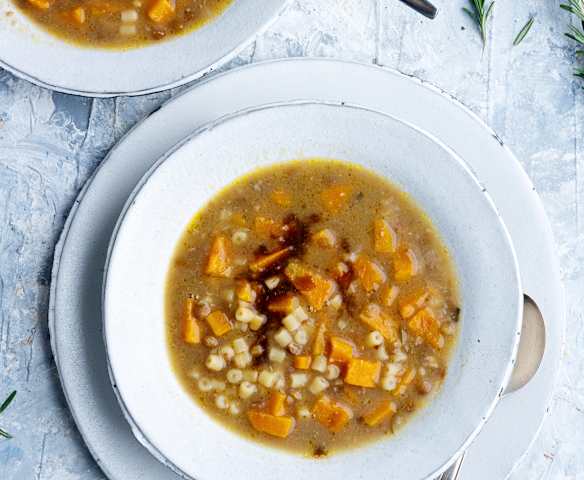 Zuppa di lenticchie con patate dolci e pasta Zuppa di lenticchie con patate dolci e pasta