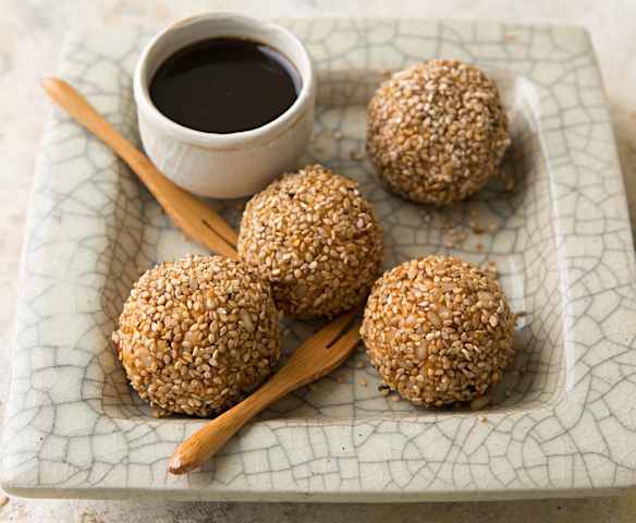 Bolitas de arroz integral con sésamo Bolitas de arroz integral con sésamo