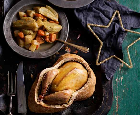 Fraca em crosta de farinha e sal com legumes