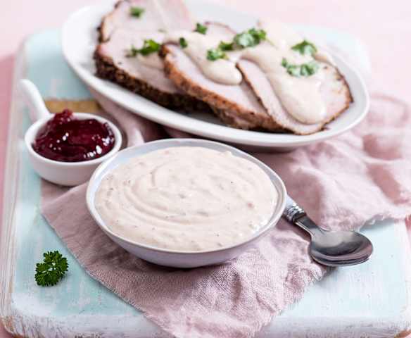 Dip jogurtowy z żurawiną i curry