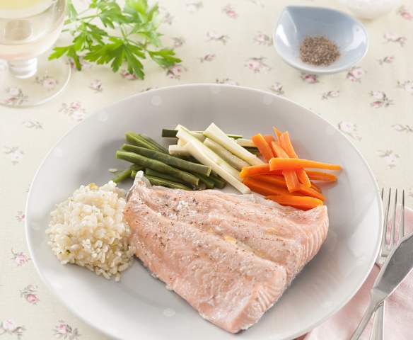 Menú: Crema de champiñones. Pescado con arroz y verduras