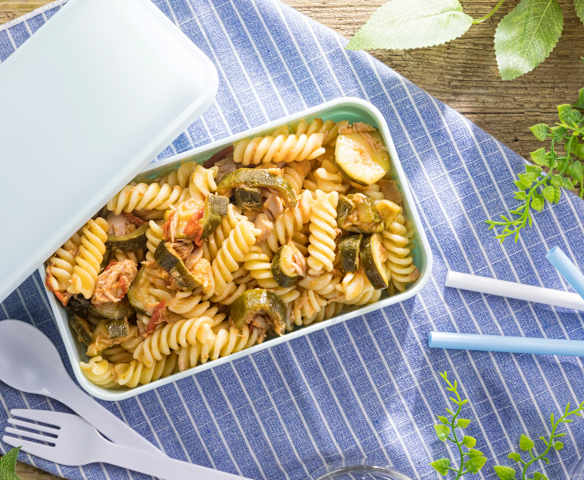 Pasta tonno, zucchine e pomodorini Pasta tonno, zucchine e pomodorini