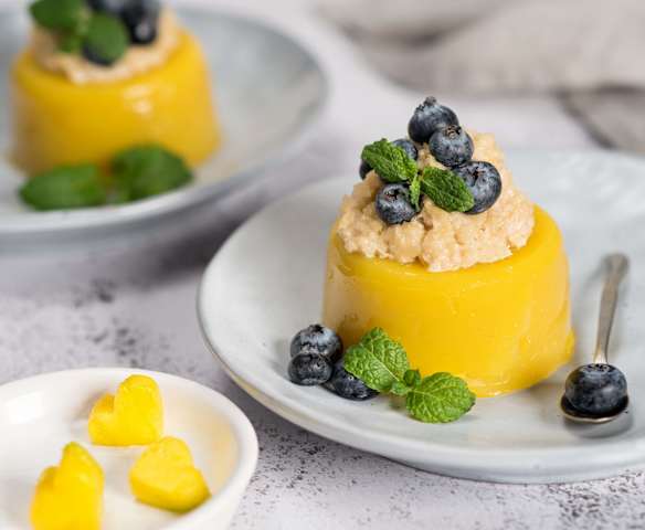 Wegańska galaretka z mango i mus z nerkowców