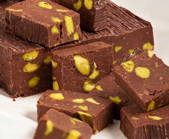Fudge de chocolate e pistácios