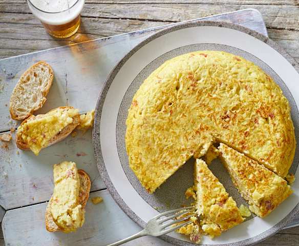 Tortilla de patatas con jamón y quesitos