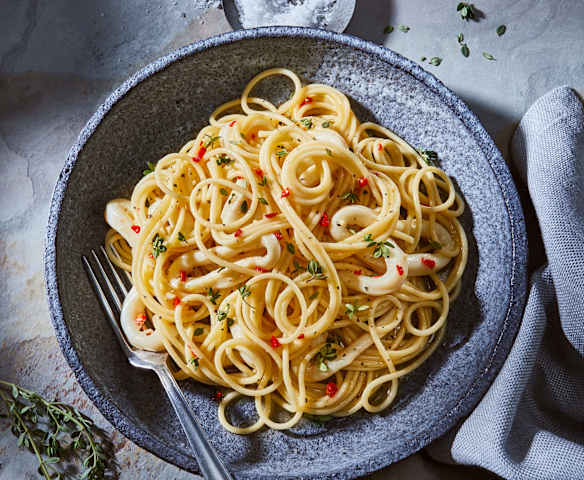 Spaghetti aglio e olio mit Tintenfischringen