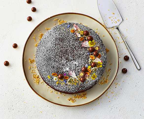 Torta soffice al cioccolato e arachidi