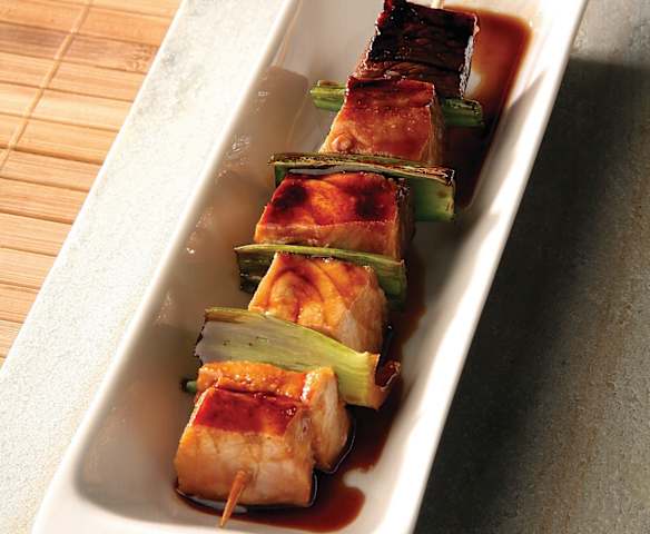 Szaszłyki z miecznika z sosem teriyaki