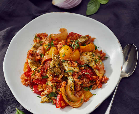 Tomaten-Paprika-Reis mit Zitronen-Basilikum-Hähnchen