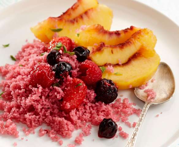 Couscous aux pêches et fruits rouges