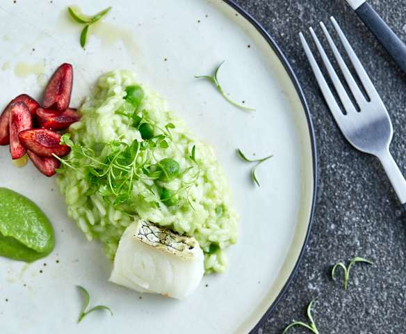 青豆烩饭配鳕鱼