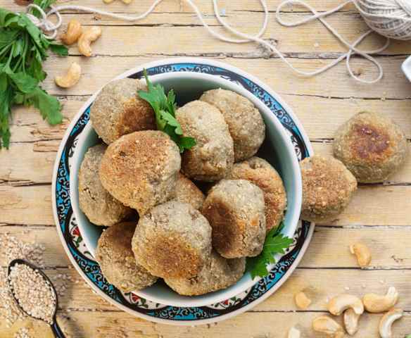 Crocchette di melanzane agli anacardi e sesamo