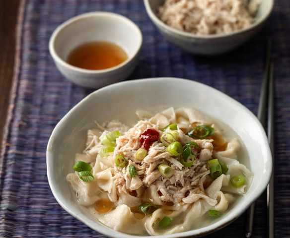 Kalguksu (chicken noodle soup) Kalguksu (chicken noodle soup)
