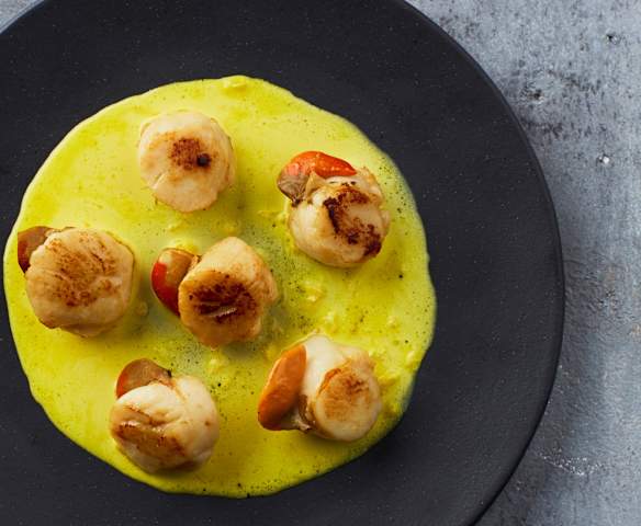 Capesante con crema allo zafferano sottovuoto