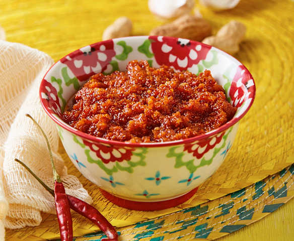 Salsa de chile de árbol con cacahuate