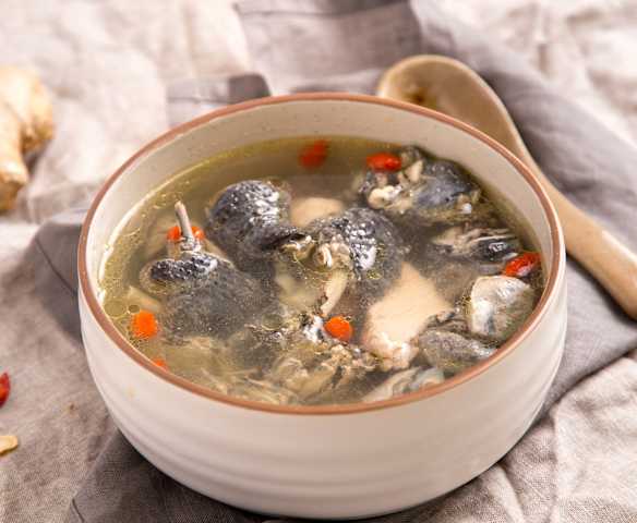 西洋参枸杞乌骨鸡