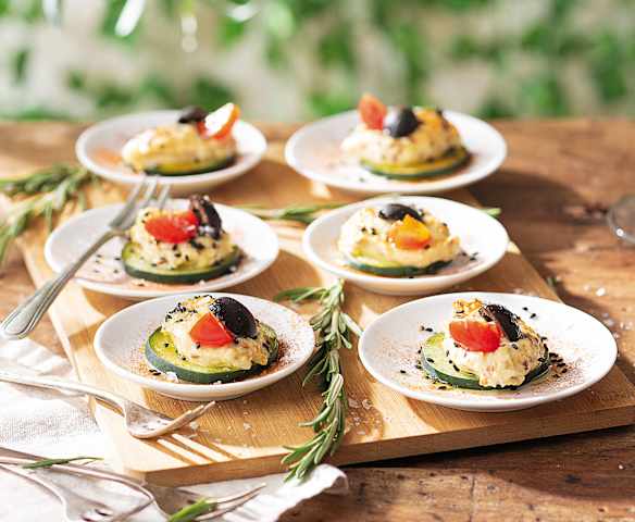 Montaditos de pepino mediterráneo