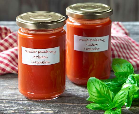 Przecier pomidorowy z ziołami i czosnkiem (passata)