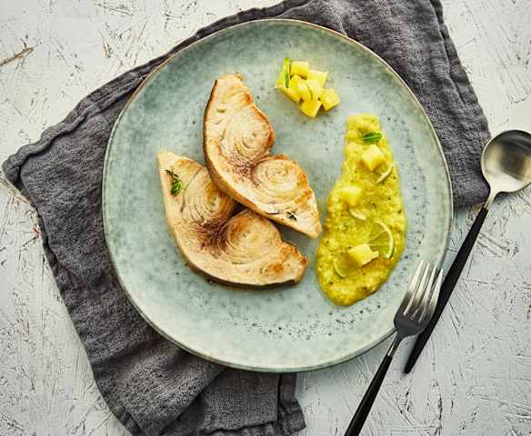 Tranci di pesce spada con salsa all'ananas